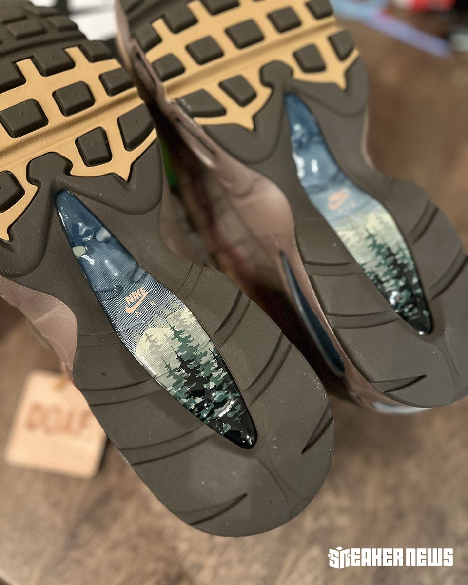 SneakerNews's tweet photo. EXCLUSIVE: Division St. x Nike Air Max 95 "Lumber Yard"

This is one of TWO versions dropping this month exclusively at GOAT.

Full details >> https://t.co/mYKx9xJuXw https://t.co/EUpL6stcfc