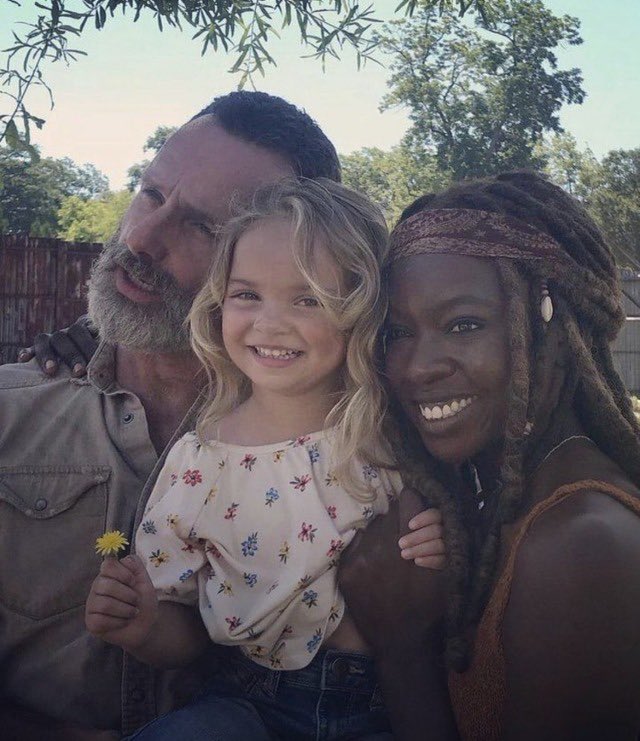 SantaBae90's tweet image. I’ll never get over how cute this picture of Andy and Danai with the little Judith actress is. The joy on their faces 🌼🌝 #Dandy