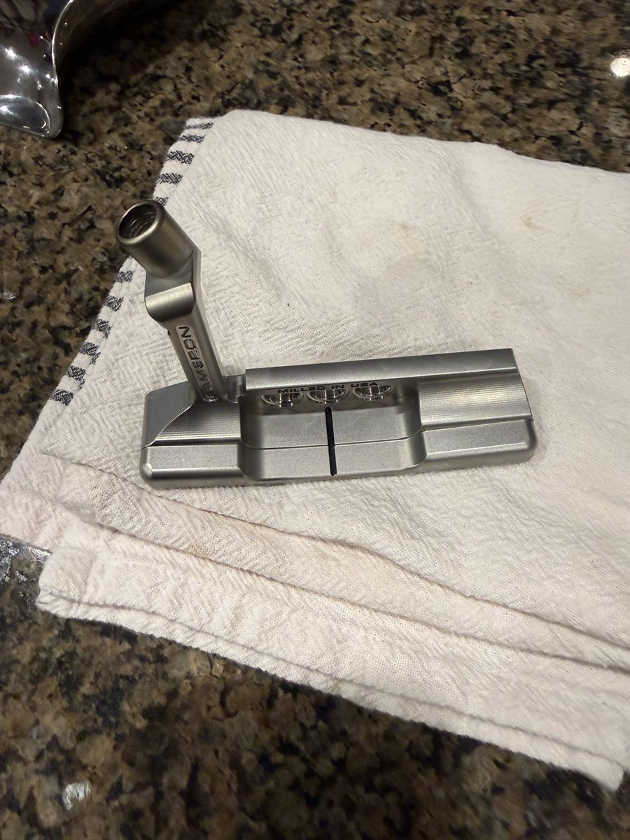 MWPutters's tweet photo. I’ve got 17 Special Select Newport 2 still in wrapper. I usually just do what I want with them but let’s change it up.
$575 Shipped includes
-custom finish
-laser engraving
-custom paint fill
-custom shaft
-Scotty Grip
-Scotty or Metalworks headcover
You can design it from ground up
Hit my DMs for more information
