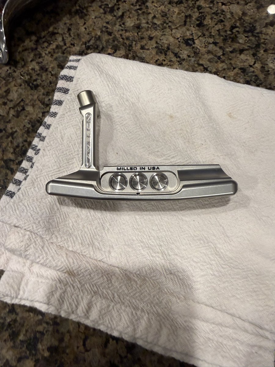 MWPutters's tweet photo. I’ve got 17 Special Select Newport 2 still in wrapper. I usually just do what I want with them but let’s change it up.
$575 Shipped includes
-custom finish
-laser engraving
-custom paint fill
-custom shaft
-Scotty Grip
-Scotty or Metalworks headcover
You can design it from ground up
Hit my DMs for more information
