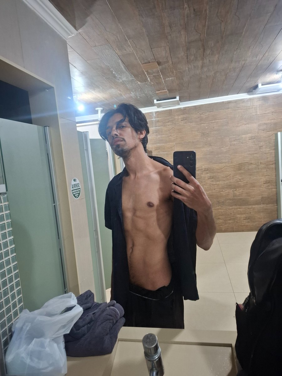 ChaseDicksBack's tweet photo. @EllioMxj I just exhibit myself out a little bit or go jerk off in a stall lol https://t.co/lTeVJMogzr