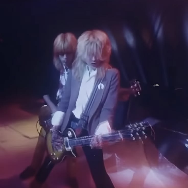 BowieBeaGirl's tweet image. They look so smoking hot together. I'm dead 
#MickKarn #DavidSylvian