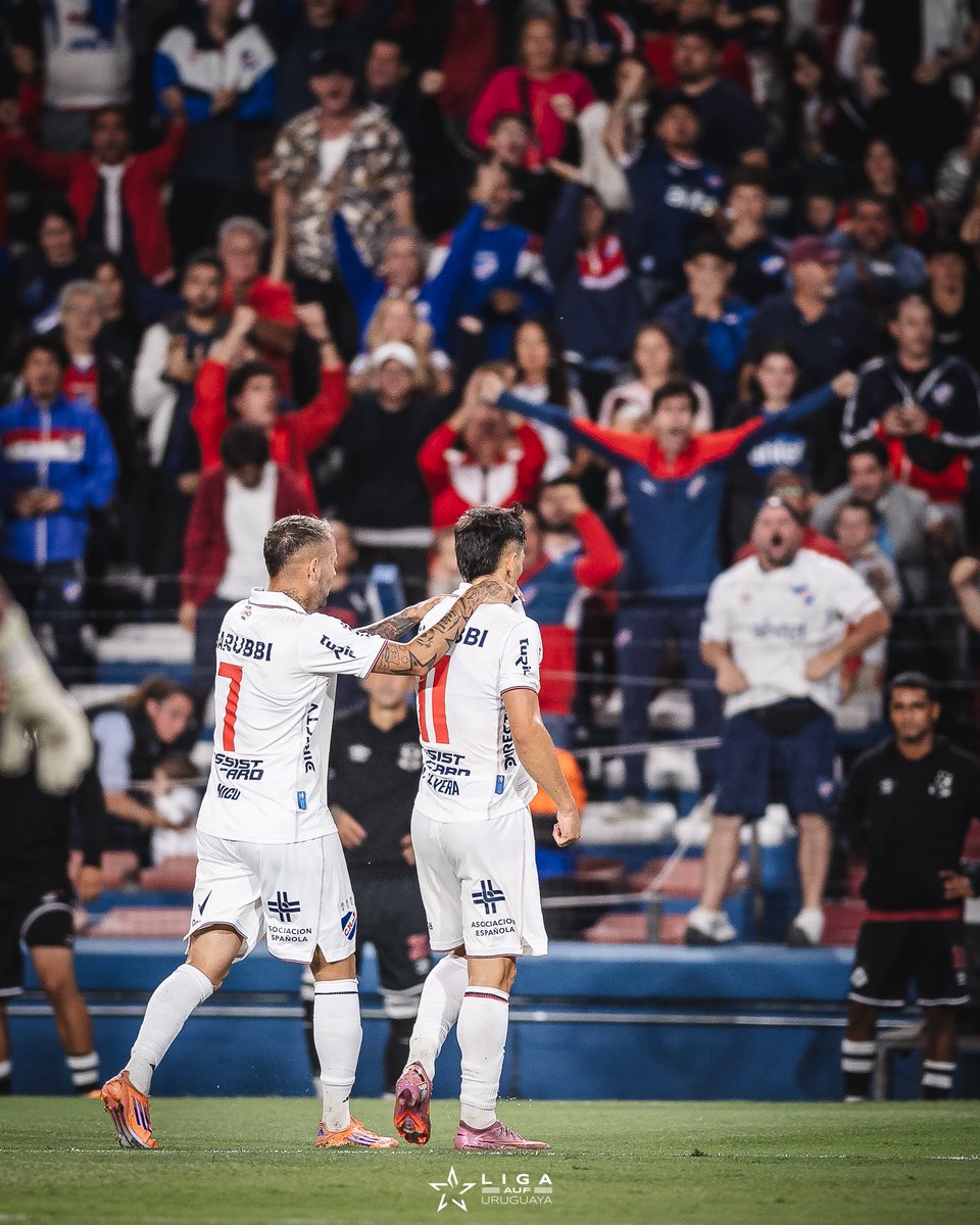 Maxi clavó besito 😘