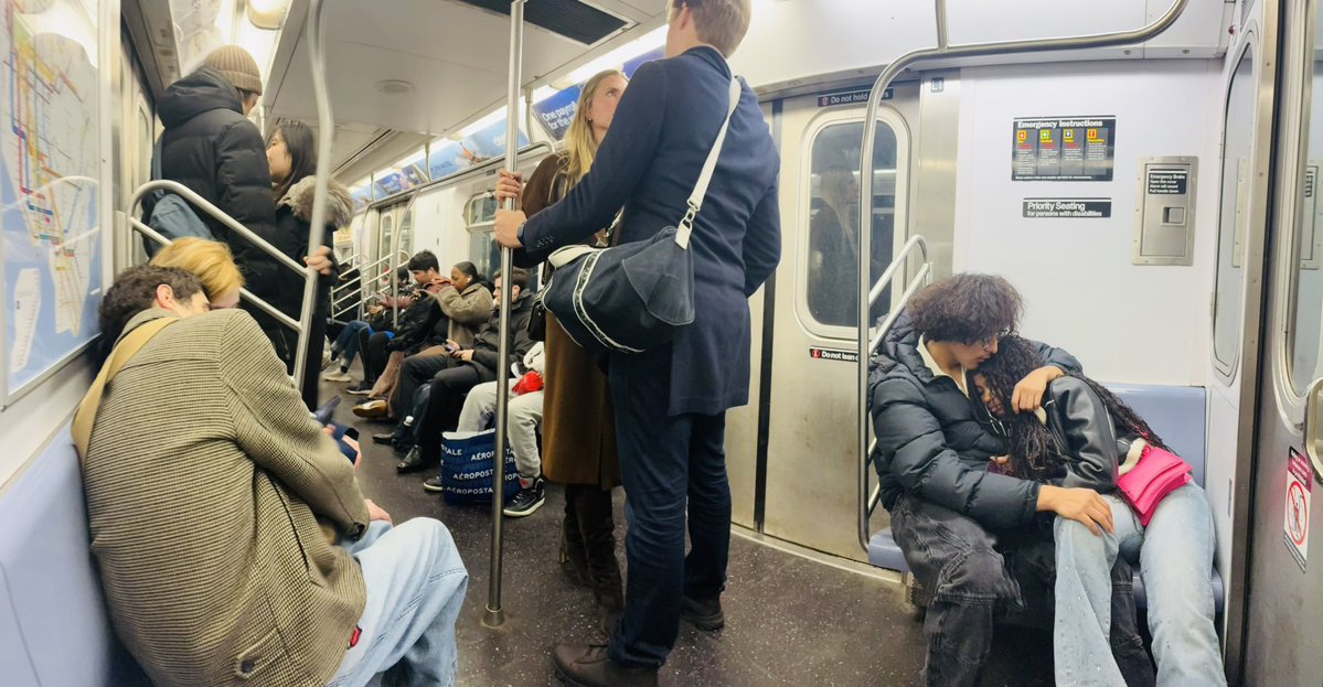 𝖓𝖎𝖓𝖊 🕯 tweet media