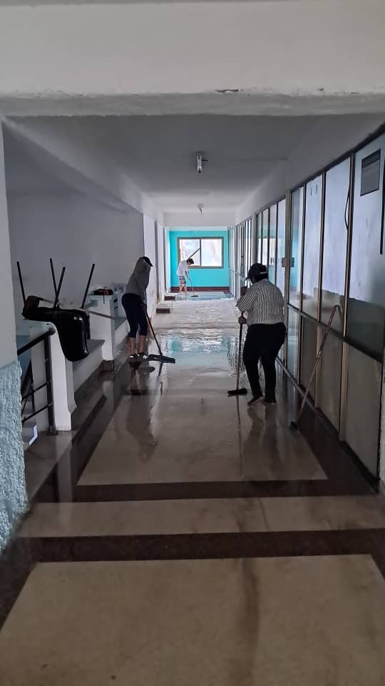 En esta jornada, los trabajadores de #Cubacatering realizaron labores de higienización en el Círculo Social Félix Elmusa, como parte de las acciones para mejorar las condiciones de las instalaciones. #AviaciónCubana