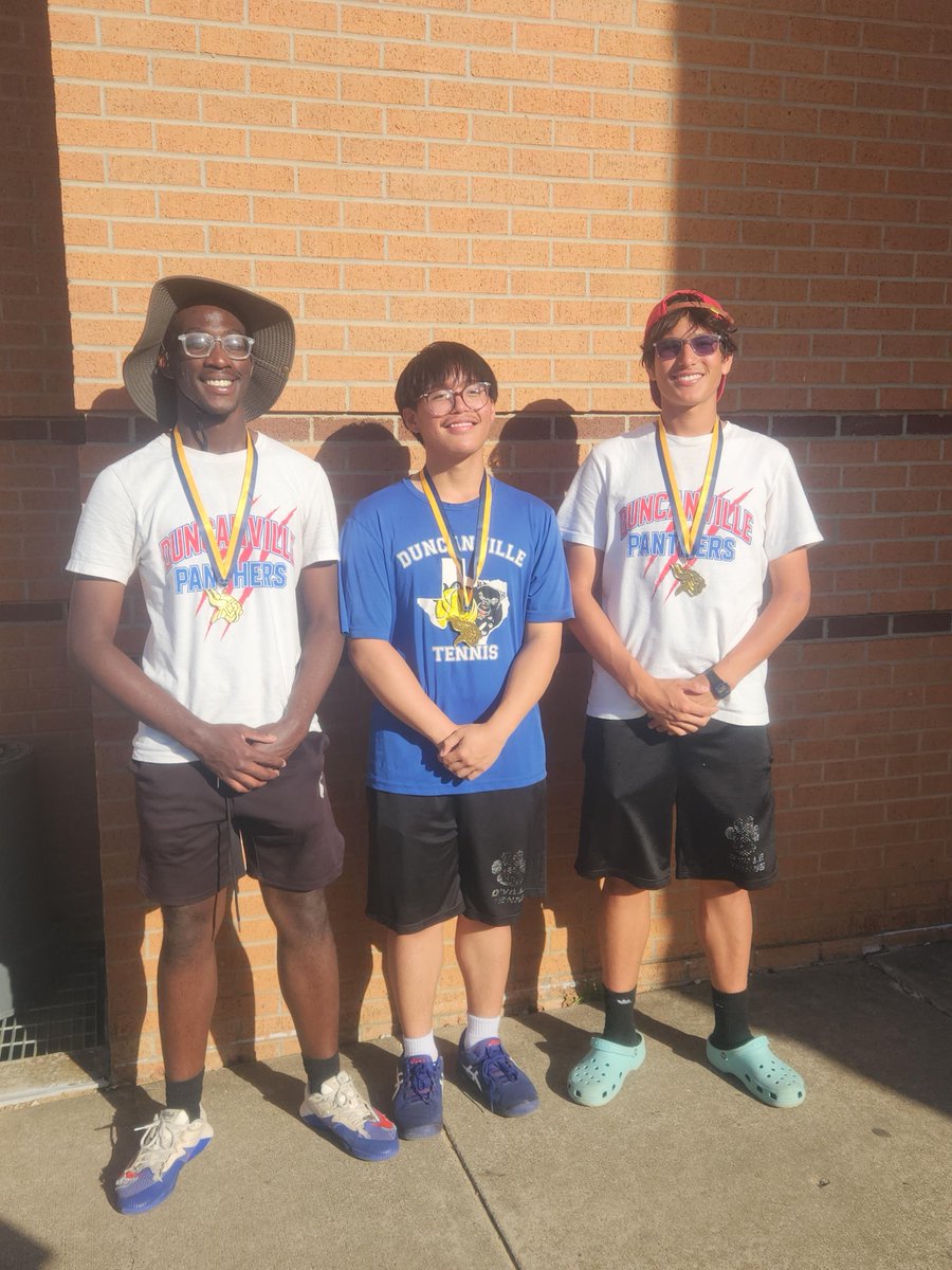 DvilleTennis's tweet photo. Varsity Panther Tennis @ Arlington Lamar Spring Swing:
Lauren- 4th place Girls Singles
Mark- 2nd place Boys Singles B
Osiel- 1st place Boys Singles A
Preston/Ethan- 1st place Boys Doubles
A hard fought day on the tennis courts, and a well deserved spring break for these guys! https://t.co/5qdrfDGZ4n