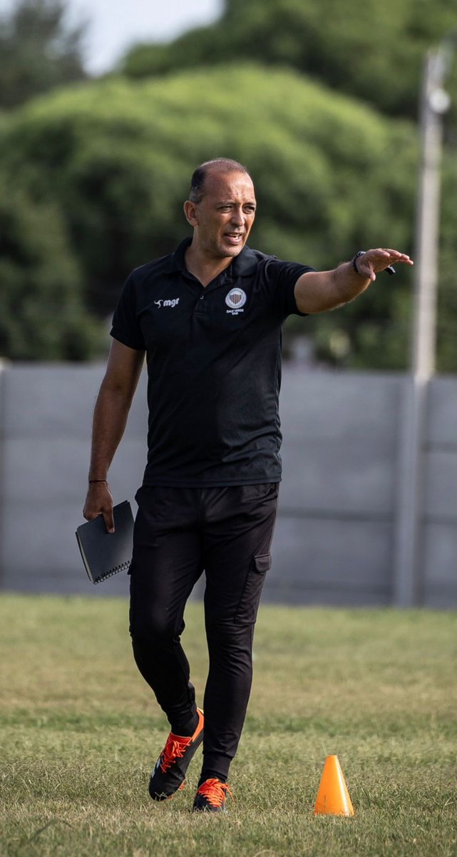 MarioSanchezVe's tweet photo. ¡INICIÓ CON EL PIE DERECHO!

Colón del DT Pedro Depablos venció 0-2 a Paysandú en la primera jornada de la Segunda División de Uruguay.

El venezolano arranca una nueva experiencia en Uruguay, luego de haber estado antes en el futbol de Bolivia, Colombia, Venezuela, entre otros. https://t.co/ZQ8tiiojPH