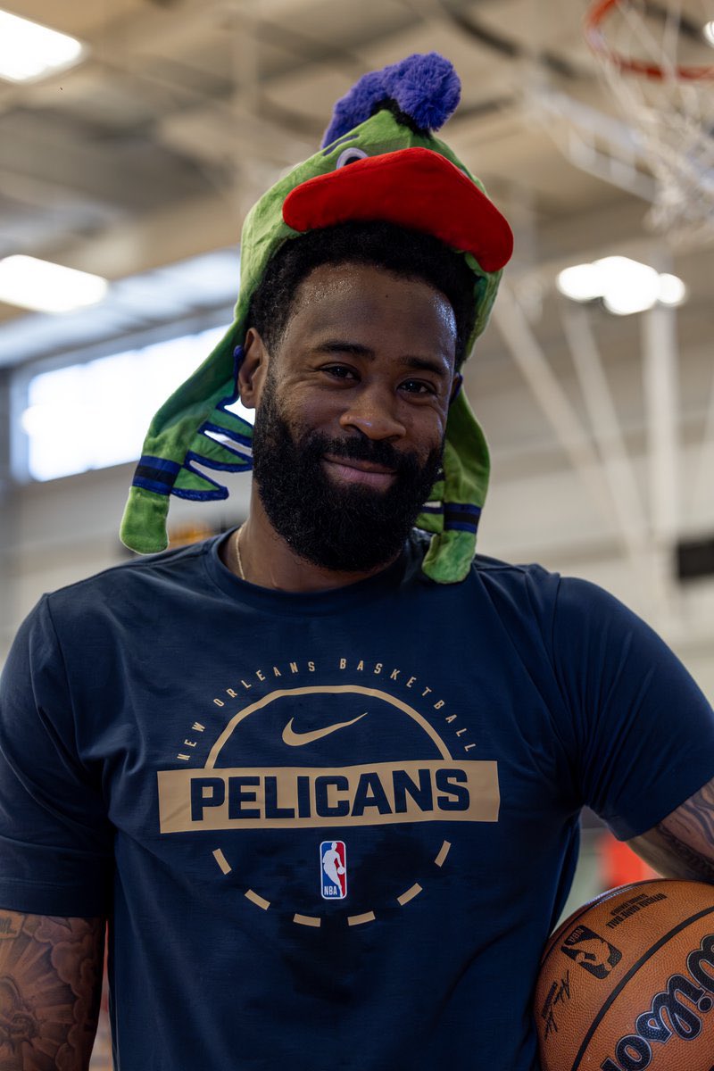 The Kneaux tweet media