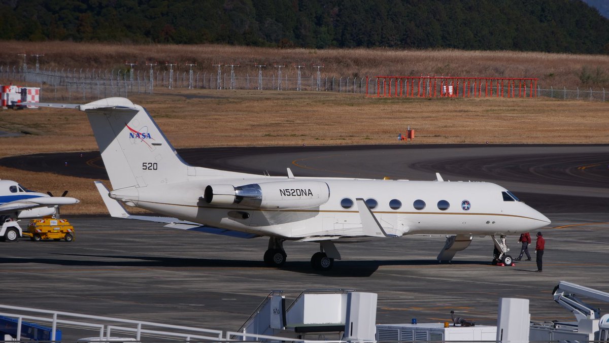 huyo_amagi's tweet photo. 静岡空港にNASAの機体がいるって言うんで、すっ飛んで来ました。
ちょうど機体を動かしているところを見れました。このあと飛ぶのかな?
#静岡空港
#rjns
#n520na
#glf3 https://t.co/Ytoq0r6UWx