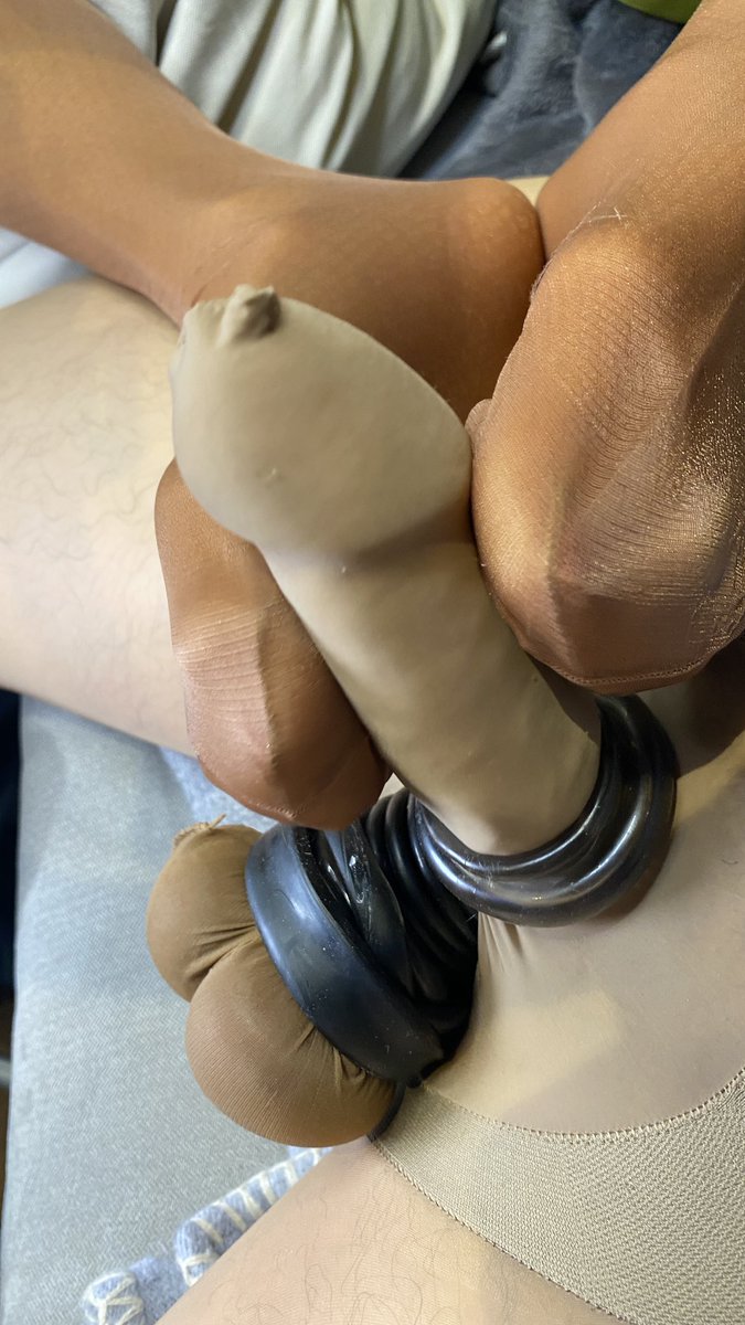 Cindy in Pantyhose 🇨🇦 (Amateur Couple)🔞 tweet media