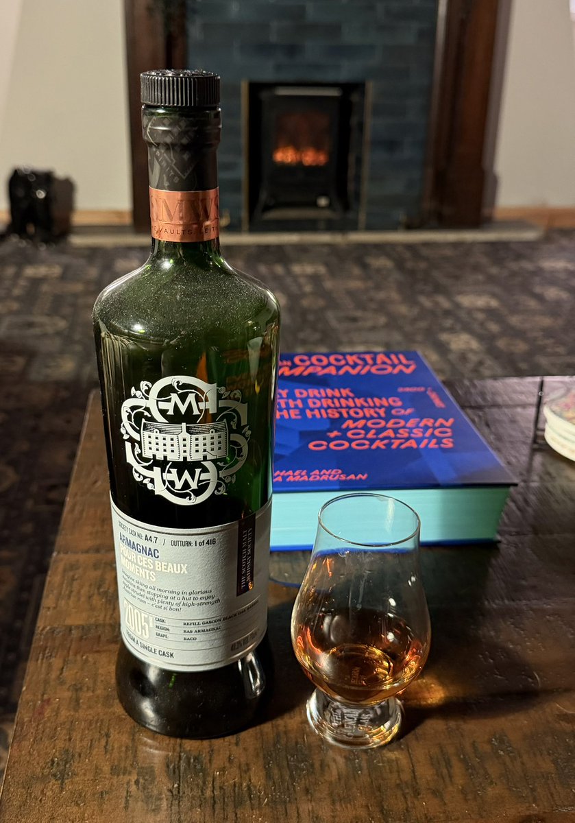 richbux30's tweet photo. Happy Friday Everyone - Cheers! 
Having a #malternative tonight, an Armagnac from SMWS which is really hitting the spot. Hope you’ve all had a wonderful week. https://t.co/evW9Ei5tC9
