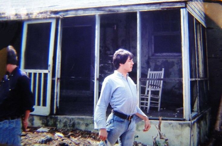 This photo of paul scares me really bad literally what the fuck is wrong with his posture