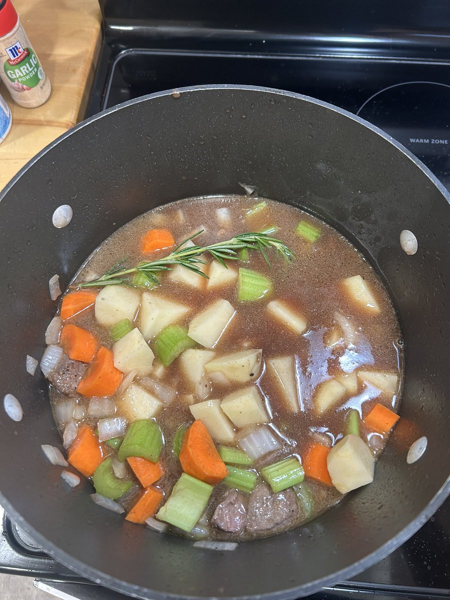 APTX25's tweet photo. @CSleeve16374 Beef stew in progress I’ll update on the final result 😎 https://t.co/nhMzfGZjdX