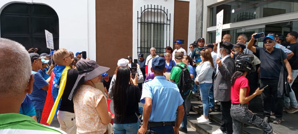AsambleaCNCTL's tweet image. #12Marzo 
#Miranda #LosTeques
La clase trabajadora habló en la calle. #PliegoExigenciasTrabajadores #AumentoSalarialYPensionesYa
⬇️