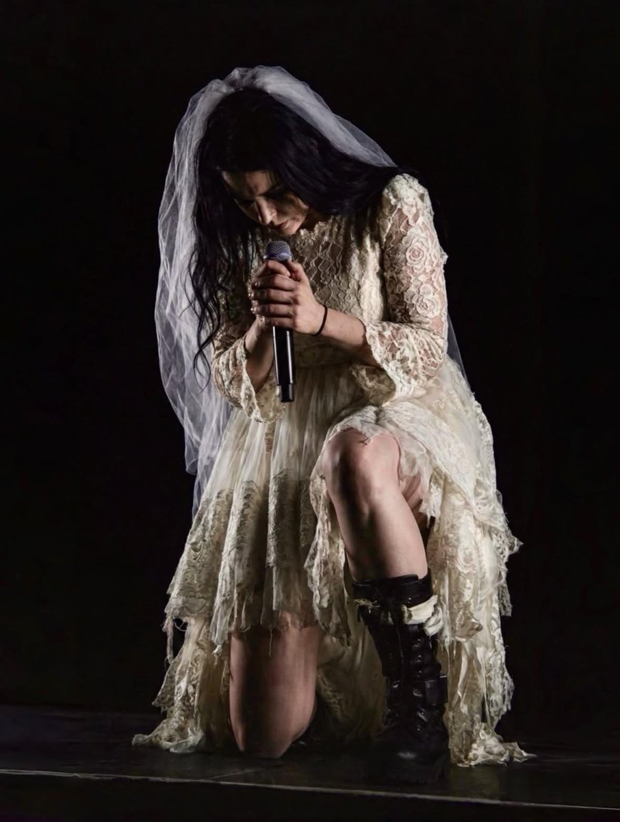 amy lee doing things tweet media