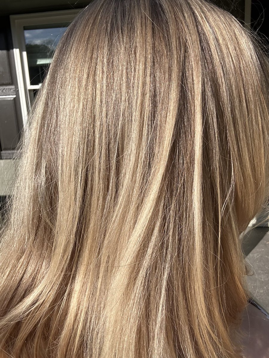 bry ☕️ booktwt tweet media