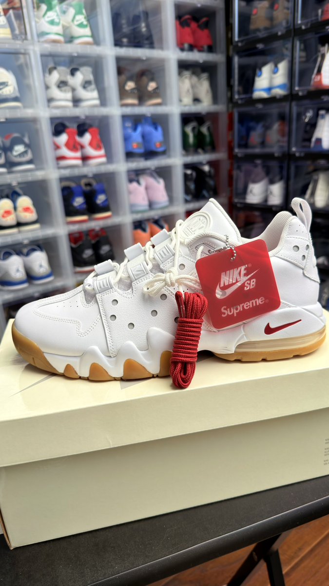 DeeHartakaFlave's tweet image. Mail call 📞  Supreme x Nike SB Air Max2 CB ’94 “White/Gum” #supremenewyork #sbdunks #nike