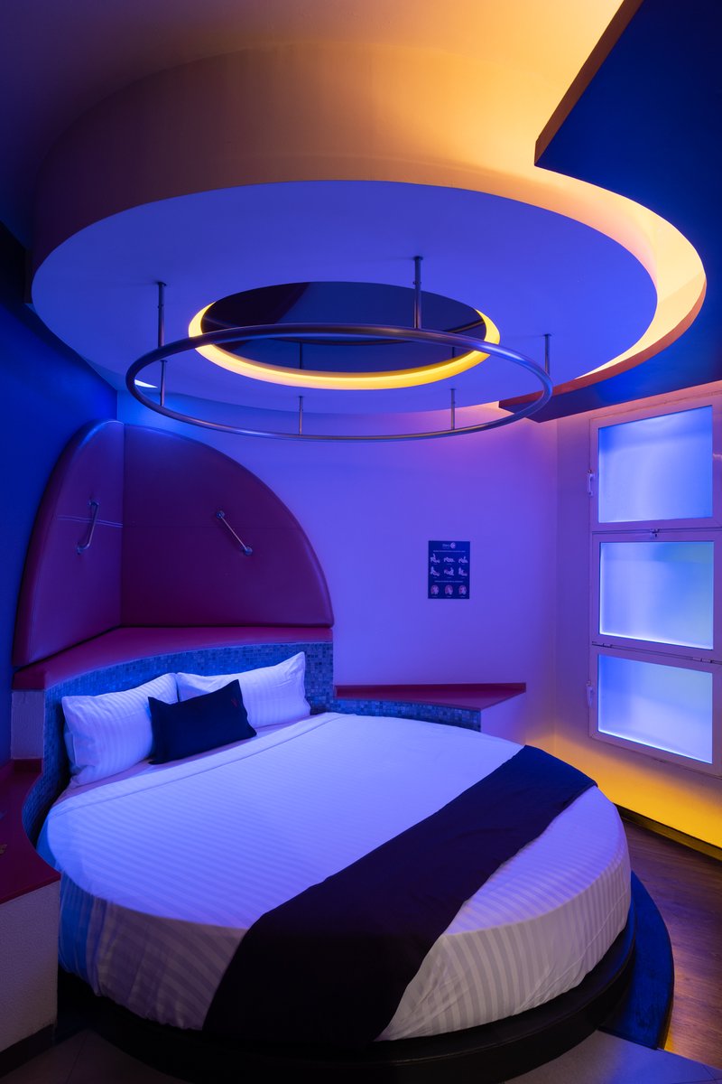 ✨ Vive una experiencia diferente en Hotel Sfera, donde cada detalle está pensado para sorprenderte 🌐💫 
#HotelSfera #ExperienciaÚnica #EscapadaPerfecta
