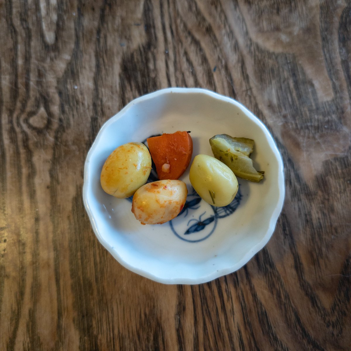 お醤油を借り合う近所のお仲間がモロッコに行ってきたと、お裾分けのオリーブを🫒
ラマダン中に行ってるんだなぁと思っていましたが、太陽が沈めばイフタールという食事が摂れるというのは初めて知りました😋 午前中11時位まで寝ちゃうんですって🥱