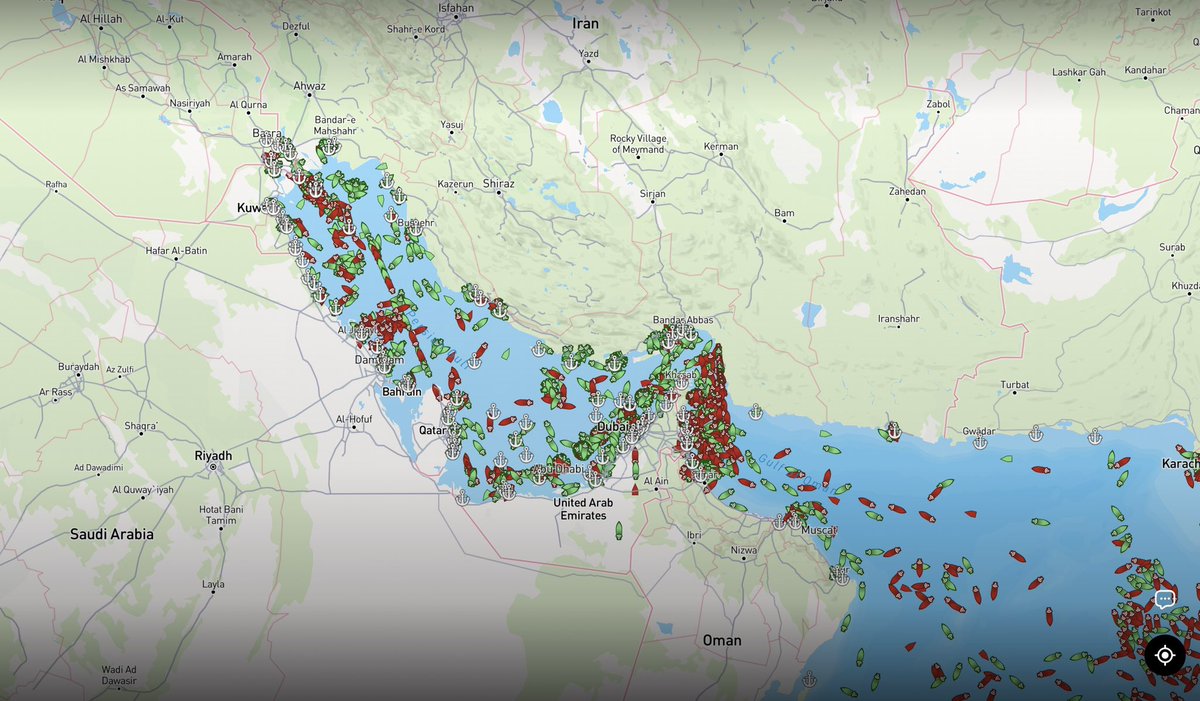 Ovo je trenutno stanje tankera i kargo brodova u i oko Hormuškog tjesnaca. Ima ih na stotine. Nije prazno kako bi ljudi možda shvatili kako mediji poručuju.