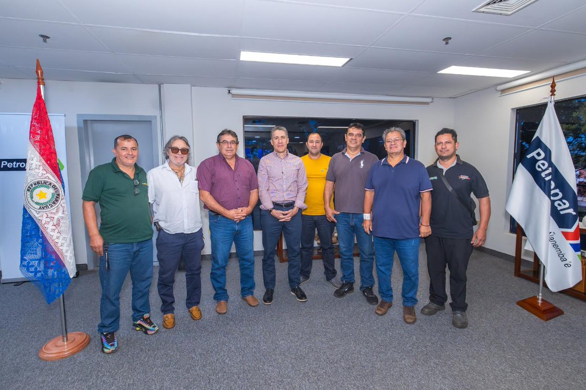agparaguay's tweet photo. Durante la reunión de miembros de la Federación de trabajadores de transporte, Asociación de Camioneros, volqueteros, Línea interna ñ, corta y larga distancia con el Presidente de Petropar, solicitaron mantener precios de combustibles https://t.co/FVVwK5ZrTR
