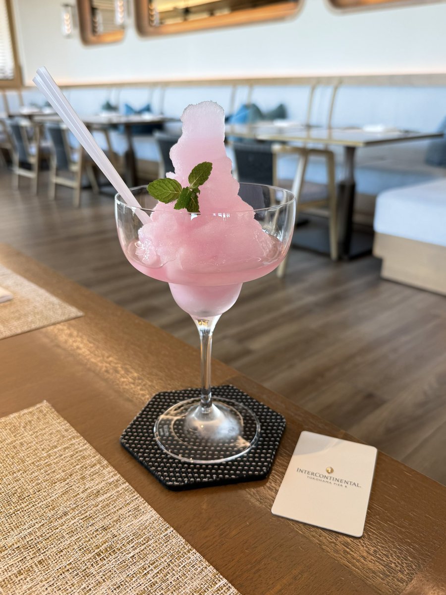 ninbunjah26's tweet photo. 【RECOMMENDED COCKTAILS】
期間限定 桜カクテル
各¥1,800
①スプリングモヒート
②フローズン桜ダイキリ
#IHG #pier8 #LARBOARD https://t.co/uU87BzIGtA