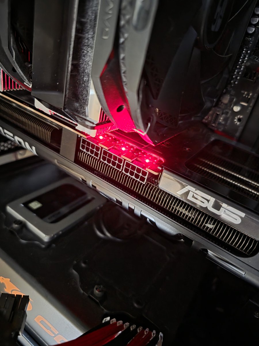 그래픽카드 케이블 교체하는데 그래픽카드에 이런 기능이 있었나?