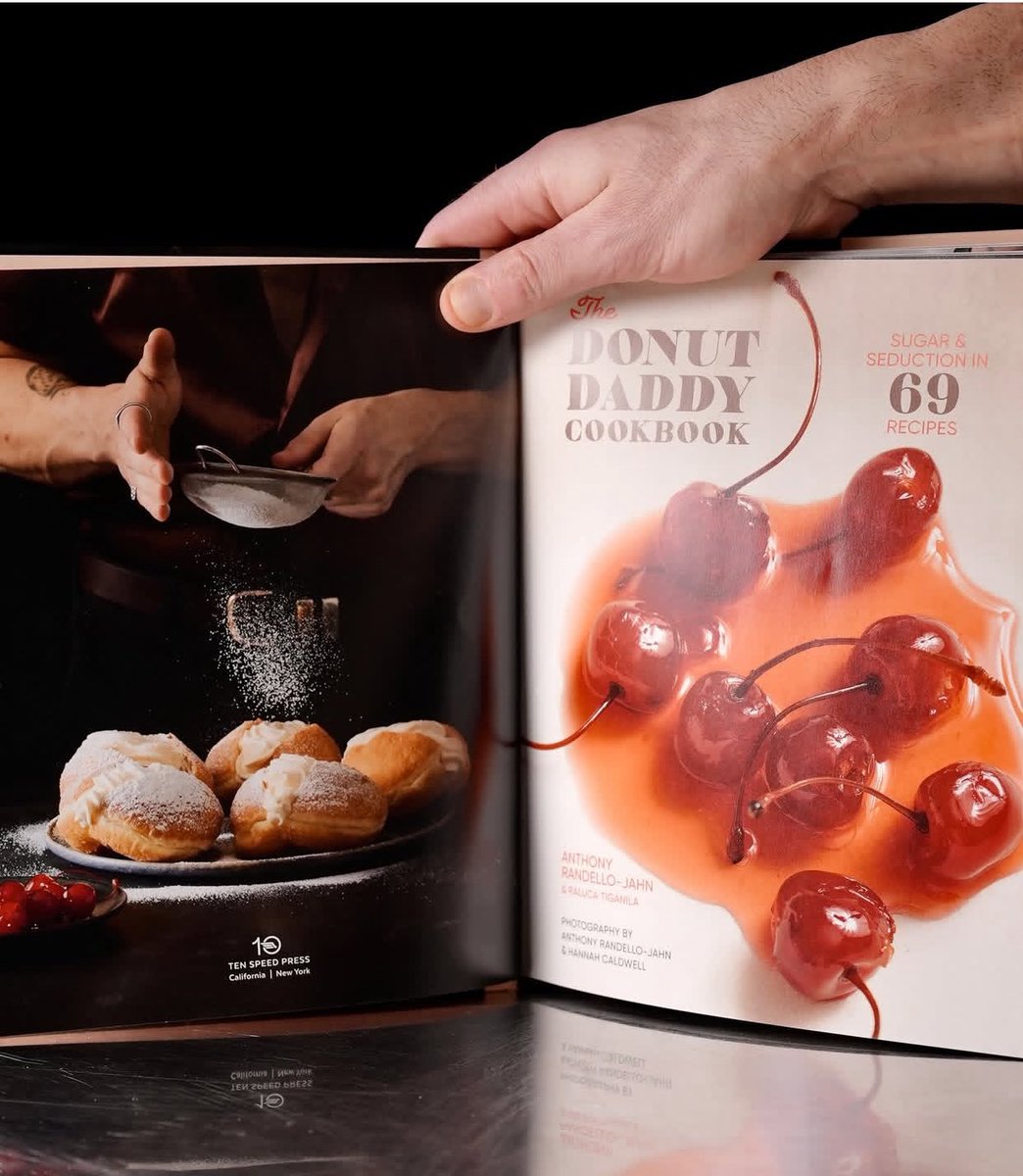DonutDaddy11's tweet photo. Ready to get your copy signed or glazed? https://t.co/JwAk32XSRk