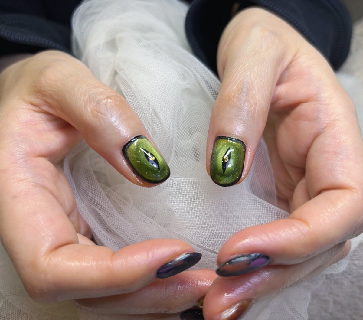 🐍シャマシュイメージでネイルしてもらいました😍

蛇の目、オレンジガーネット、色々な生き物を混ぜ合わせた爪の不具合

全部再現していただけて大満足です💪 