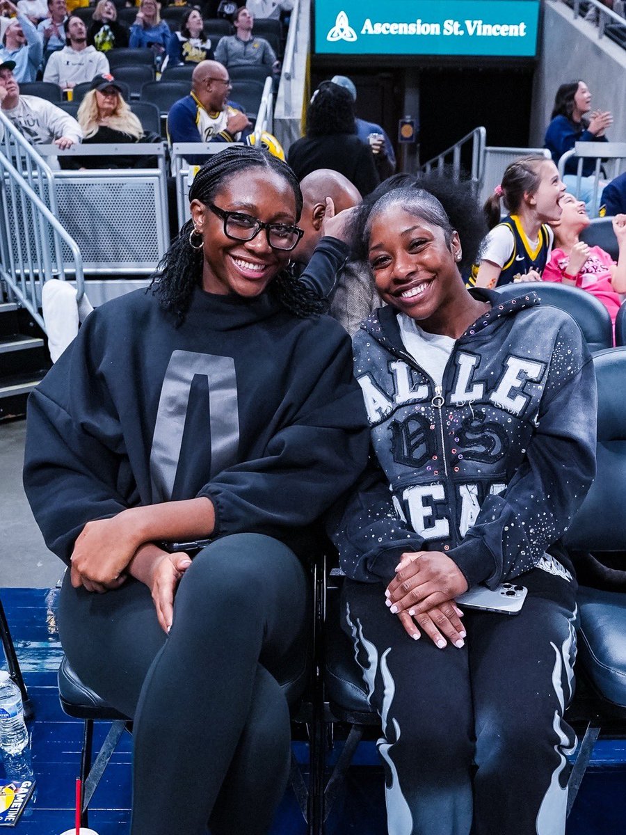 Indiana Fever tweet media