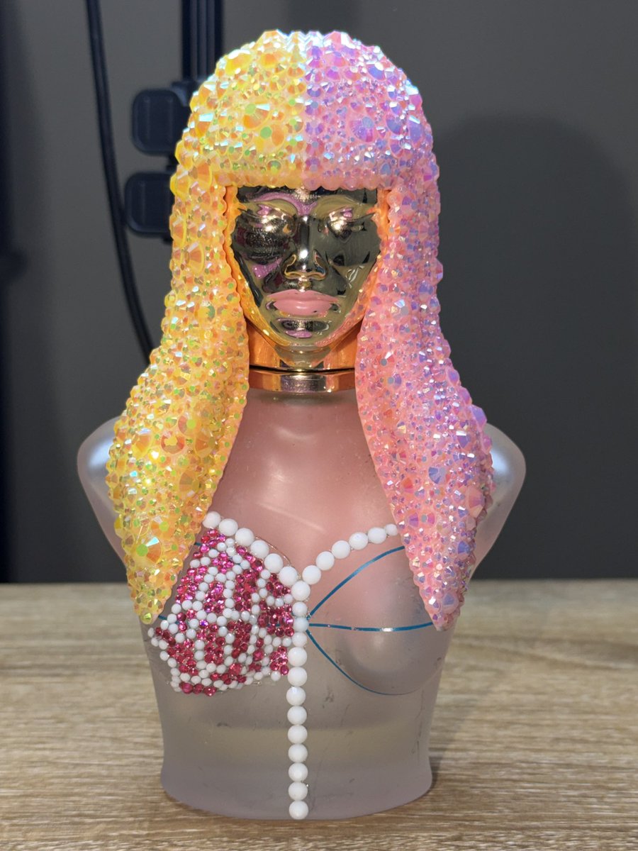 Yall… this perfume I’m working on. I’m so gagged. Here’s a preview of the bottle, I won’t be posting the full thing til I’m 100% finished. I already finished the whole left side. If yall want a custom Superbass or any custom perfume bottle hit my line 🤌🏼