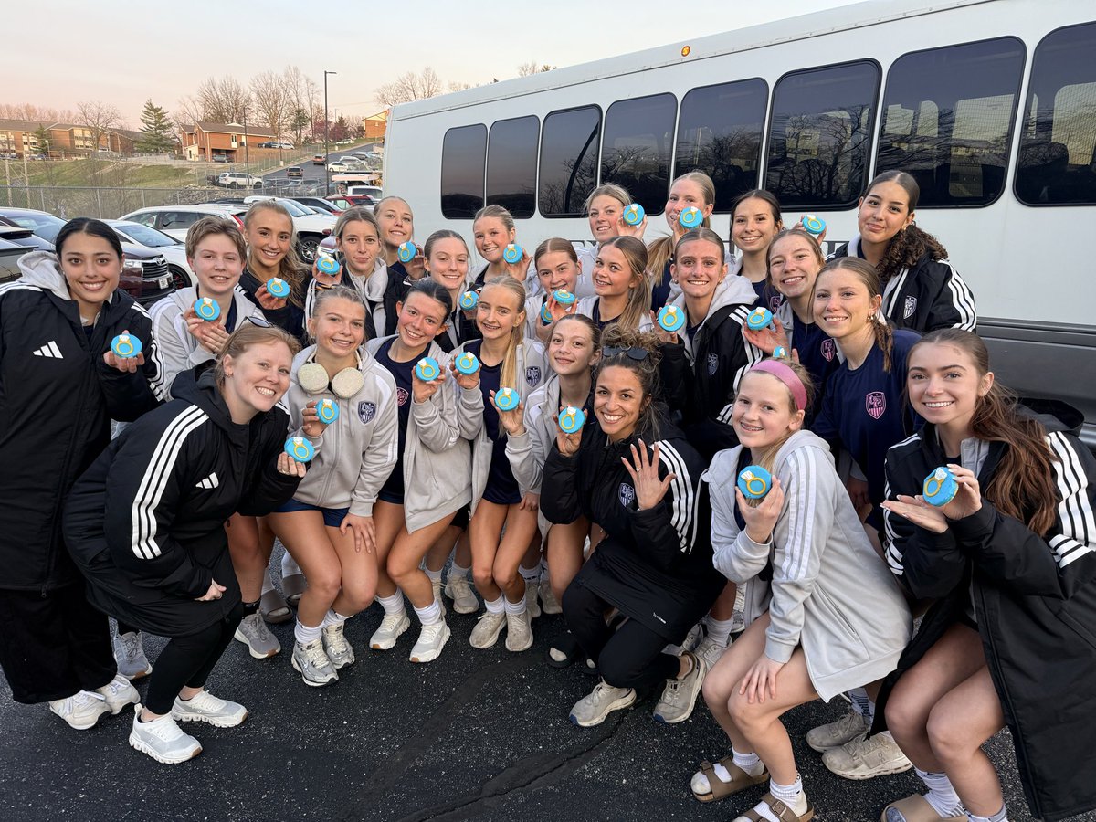 LNEagleWSoccer's tweet photo. Jamboree success !! 

1-1 Francis Howell 
⚽️ Rylee Green 

3-0 Helias Catholic 
⚽️ Delani Edling
⚽️ Harper Tiesing 
⚽️ Sloane Rinehart 

+ a sweet treat from the Tiesing family! https://t.co/nyyWtJxwn3