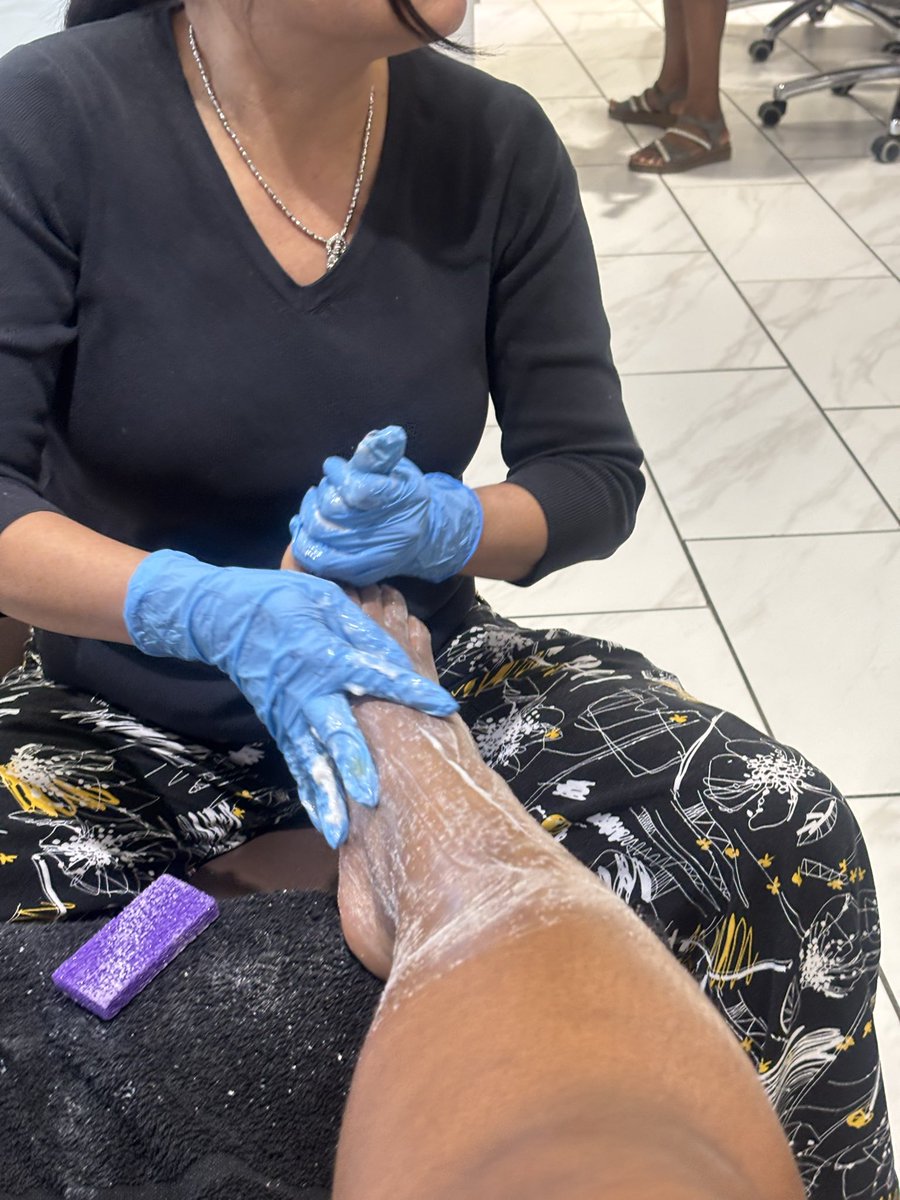 B3lla3IIa's tweet photo. WHO DOESNT LOVE A GOOD PEDI ITS A MUST AND I NEEEED MANY MOREE💕💕#feet #feetfetısh #pedi #spa #mani 
More content⬇️:
https://t.co/wSUGOycaHl https://t.co/SZnvWGk7yn