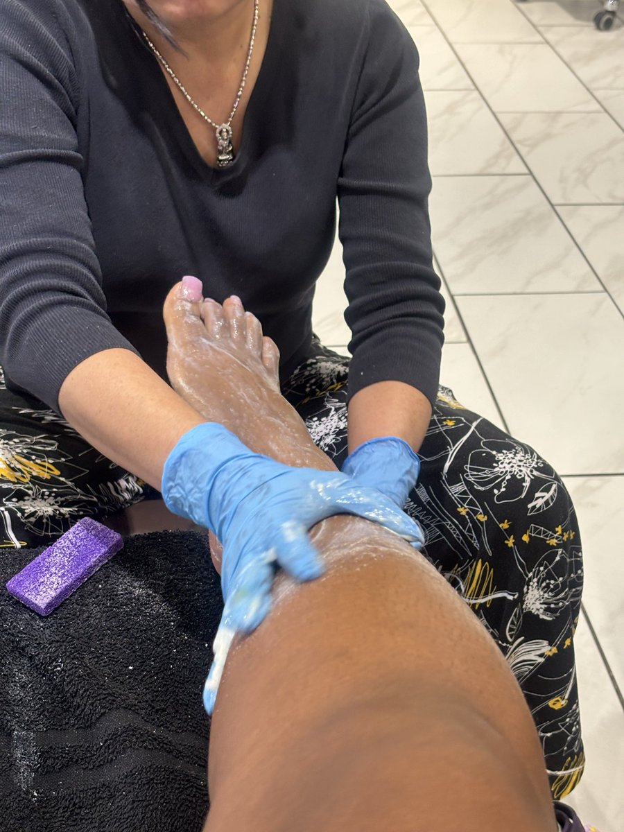 B3lla3IIa's tweet photo. WHO DOESNT LOVE A GOOD PEDI ITS A MUST AND I NEEEED MANY MOREE💕💕#feet #feetfetısh #pedi #spa #mani 
More content⬇️:
https://t.co/wSUGOycaHl https://t.co/SZnvWGk7yn