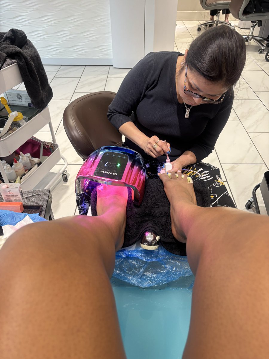 B3lla3IIa's tweet photo. WHO DOESNT LOVE A GOOD PEDI ITS A MUST AND I NEEEED MANY MOREE💕💕#feet #feetfetısh #pedi #spa #mani 
More content⬇️:
https://t.co/wSUGOycaHl https://t.co/SZnvWGk7yn