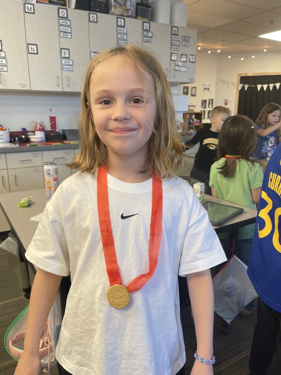 erin_mckenzie9's tweet photo. Today we had our closing ceremony of the Studio One Winter Olympics of Engineering. We finished strong with a biathlon competition. Then the kids all won gold by making edible medals! @AndMMilestogo @EpicElementary #sharethegoodlps #lpsepic https://t.co/B1CAE5dP7Y