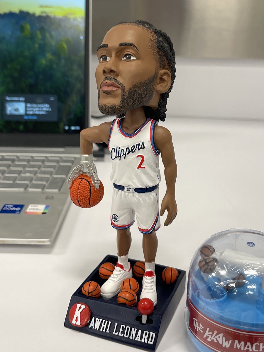 Tomer Azarly tweet media