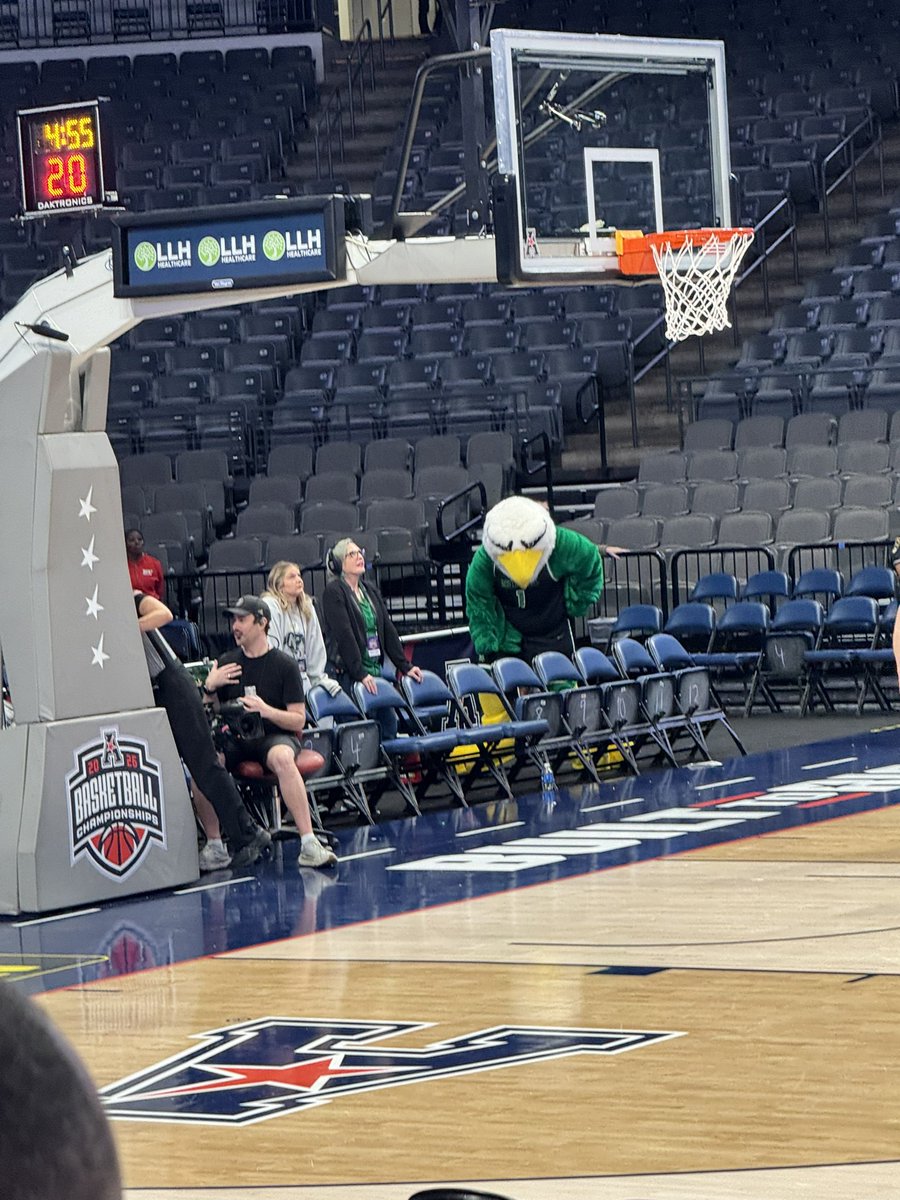 CALLMECHIG's tweet photo. @mosleyj22 @MeanGreenSports here supporting N. Texas but very disappointed that they couldn’t manage to get a band here… not a good look. https://t.co/Miota56Epb