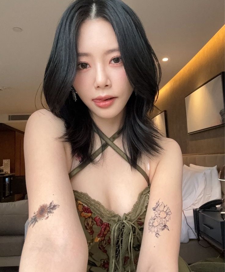 beea🐝⚖️💗||dc lore traveler🌈 tweet media