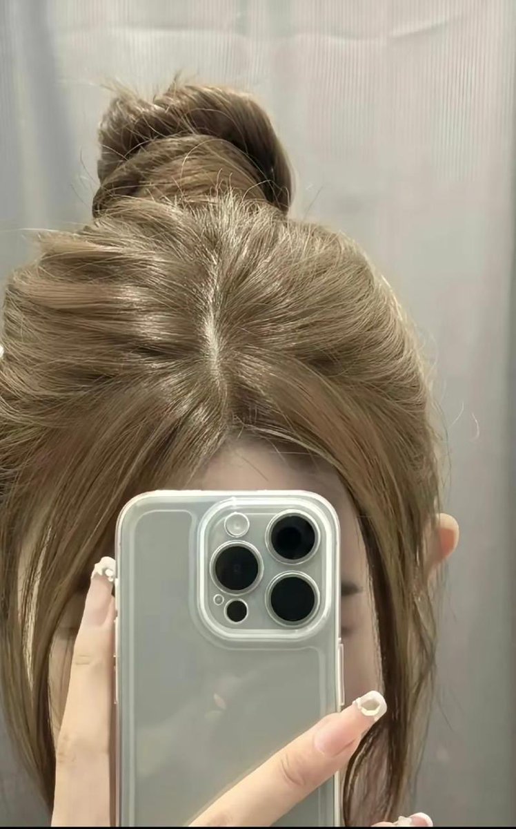 افرح بكل الرسايل منك شخصياً
لو كان مضمونها مشروه ومعاتب
وحتى الرساله لاجتني منك عفوياً
افرح بها فرحة الطفران للراتب