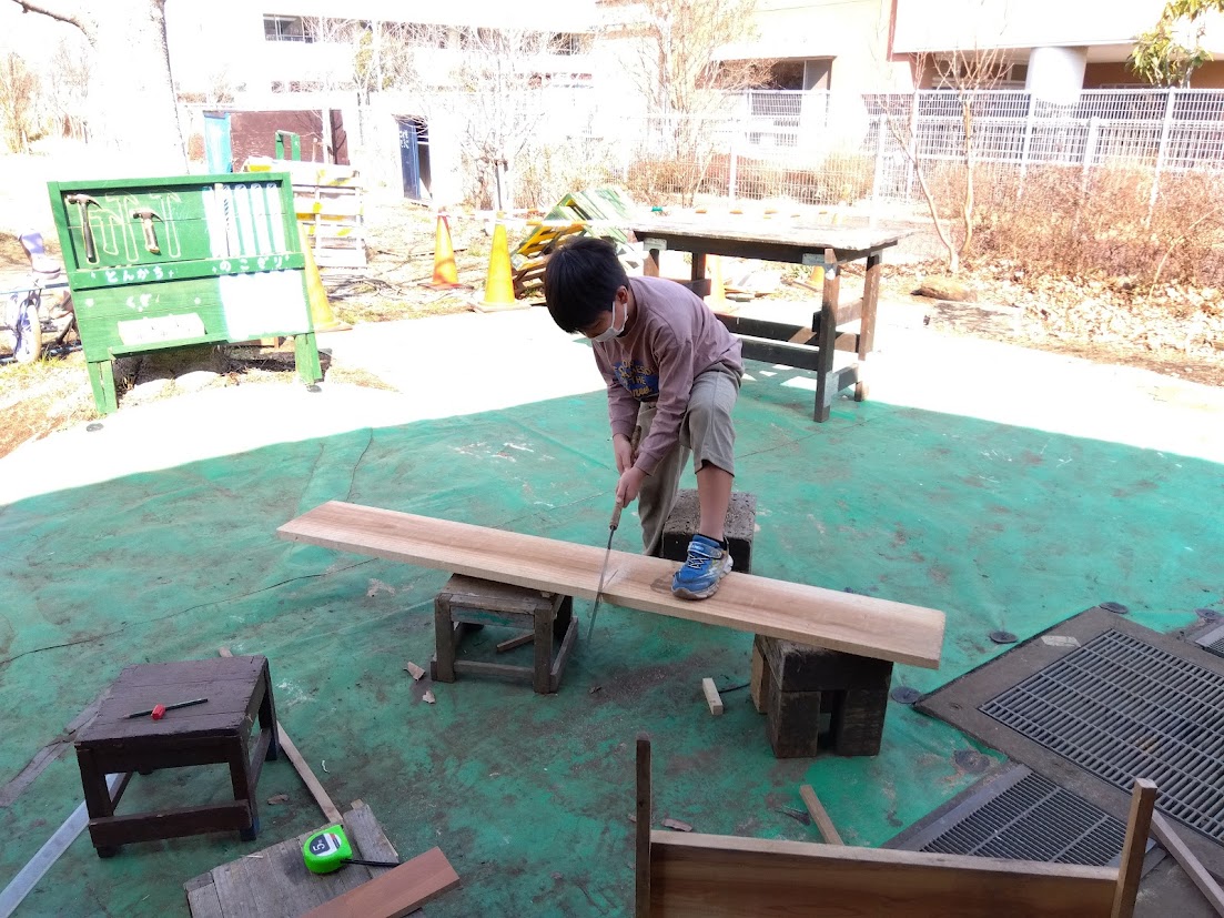urakko_hiroba's tweet photo. おはようございます。ずっきーです(*'▽')
今日14日(土)13:00-15:00木工名人が来てくれるよ！
作りたい物の相談やアドバイスをしてくれるから名人を見つけたら聞いてみてね。
ちょっとしたコツでぐっと作りやすくなるから不思議‼色々作ってみようー

#浦安
#urayasu
#うらっこ
#木工名人
#外あそび https://t.co/whWcNatnXN