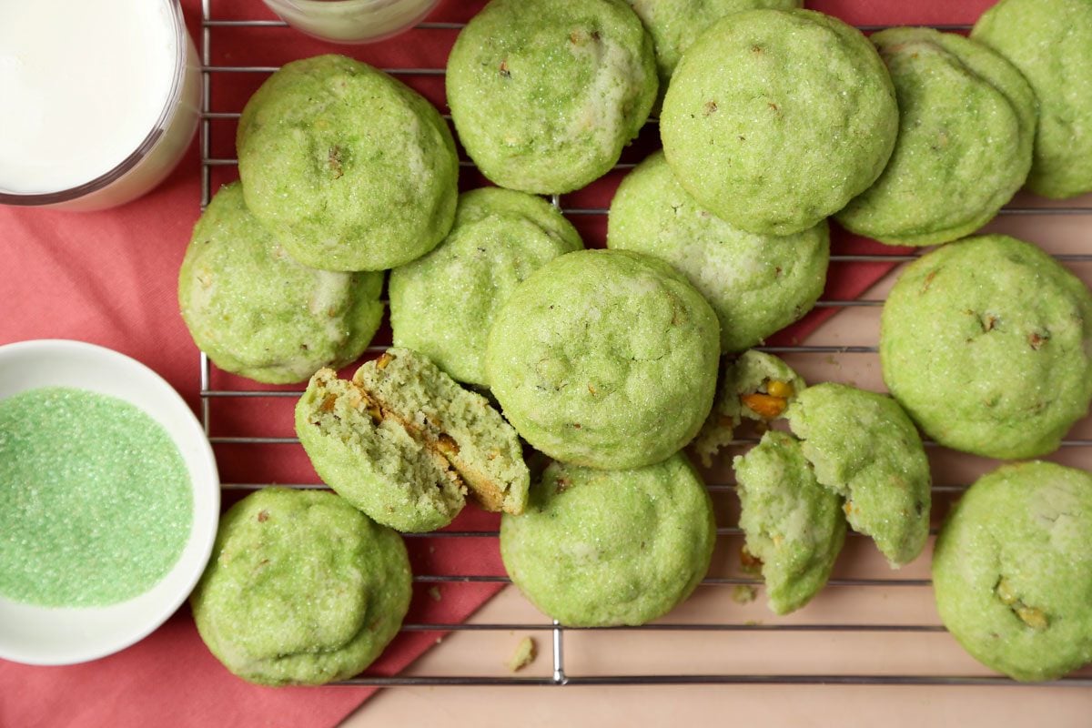 TheNibble's tweet image. Bake green #pistachio #cookies for St. Patrick’s Day. Here’s the #recipe for these. We added mini chocolate chips: t.ly/c6eN5. @TasteOfHome.