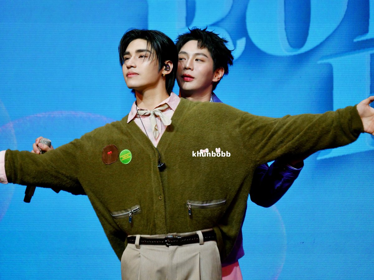 1สัปดาห์แล้วกับงานมีตที่มาเก๊า ผ่านไปไวมาก รูปเบเนมาได้เลยนะคะ 😆 ตอนนี้ดูรูปพี่2คนบนเวทีจนอิสสาแล้ว 

UPPOOM MACAO FANMEET
#COLORVERSEUPPOOMFM
#uppoompat #poompps
#UpPoom