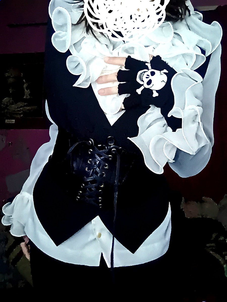 URc0mputer_'s tweet photo. //I'm assisting. 
//anyways computer assistant cosplay!!! https://t.co/nj8wClpWn4