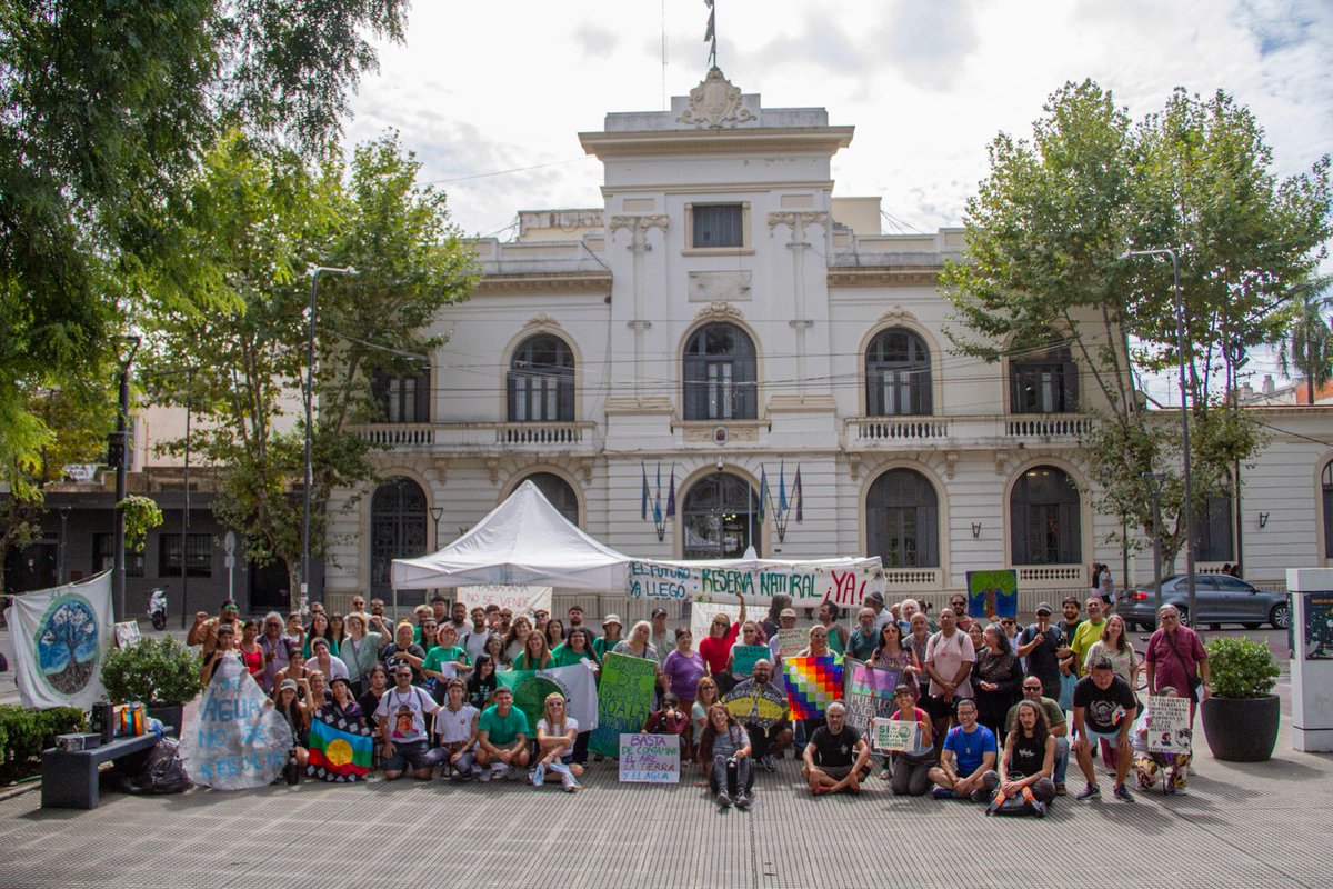 GarollaValen's tweet photo. Hoy estamos a un paso de que La Matanza tenga, por primera vez, una ley provincial que proteja y declare los espacios verdes. Una ley pensada e impulsada por compañeros y militantes que ponen por delante el bien común antes que los beneficios propios. https://t.co/QaQsqwPZW8