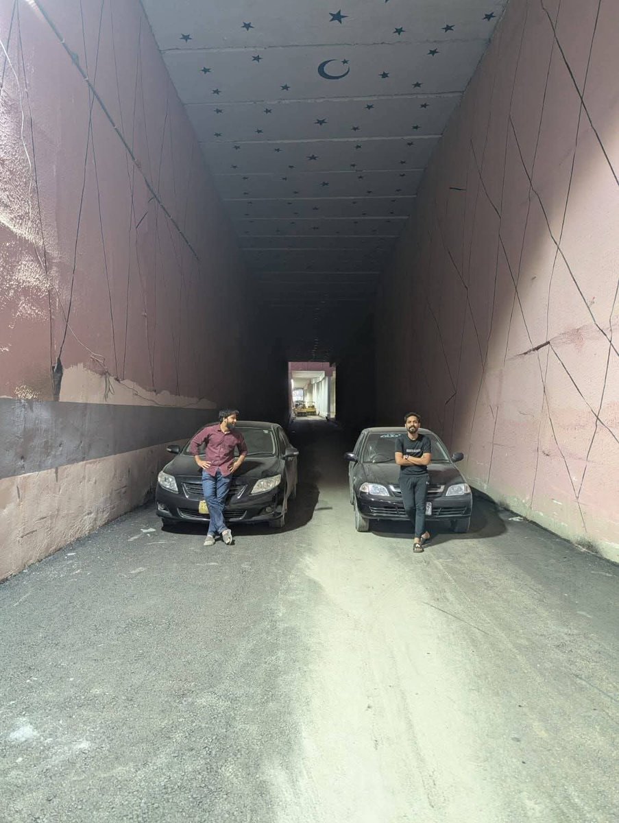 ہم مئیر مرتضیٰ وہاب کے بہت شکر گزار ہیں انہوں۔ نے کراچی کے شہر کریم آباد میں اتنا وسیع انڈر پاس تعمیر کروایا ۔۔۔۔ہمیں امید
ہے کراچی پی پی کے ہاتھوں ایسے ہی ترقی کے منازل طے کرتا ہوا ایک دن پیرس ،لندن بن جائے گا ۔۔۔۔
#کارپٹ_سندھ_گورنمنٹ 
#کراچی_دُشمن 
<a href="/murtazawahab1/">Murtaza Wahab Siddiqui</a>