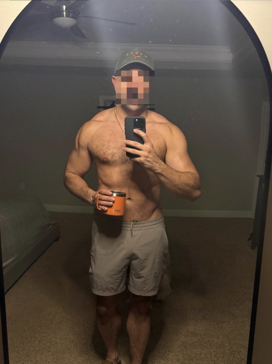 built4bottoming tweet media