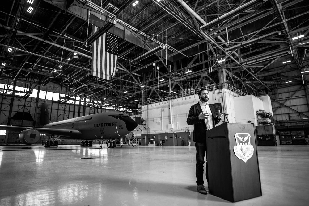 EricLDaugh's tweet photo. 🚨 JD VANCE: "Join me in praying for the six service members who lost their lives in a plane crash over the skies of Iraq. Three were Ohioans serving with the 121st Air Refueling Wing, a unit I was honored to visit as a senator. A grateful nation mourns their loss."

🙏🏻🇺🇸 https://t.co/RoFCljwqH4