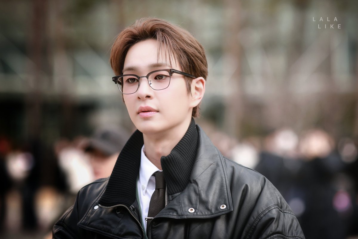 260314 음중 
냉미남 온유 오셔따 오셔따 머찌셔따
><♡
#온유 #ONEW #TOUGH_LOVE