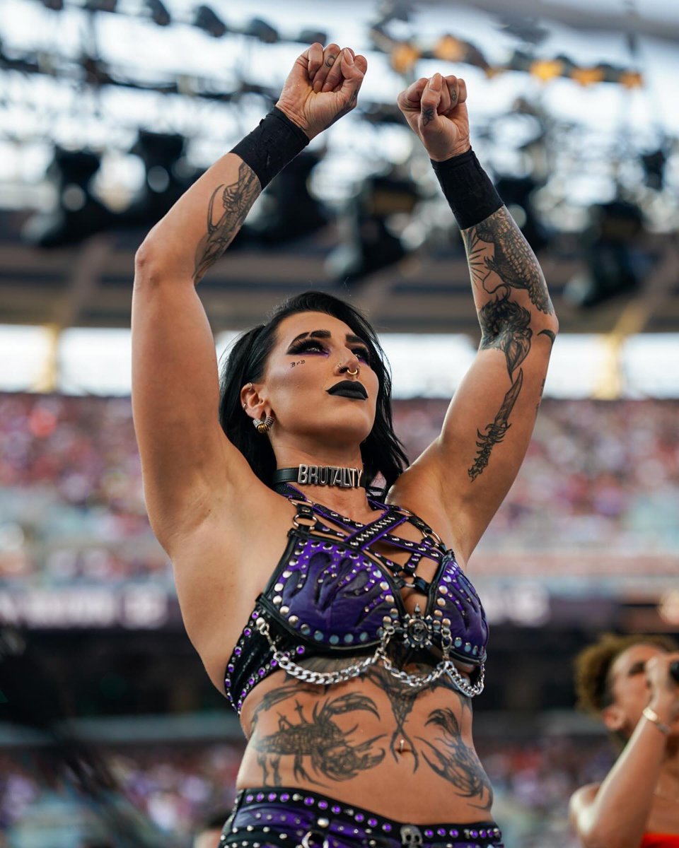 FEMCRAVER's tweet photo. MAMI: @RheaRipley_WWE https://t.co/r4JfplsyRE